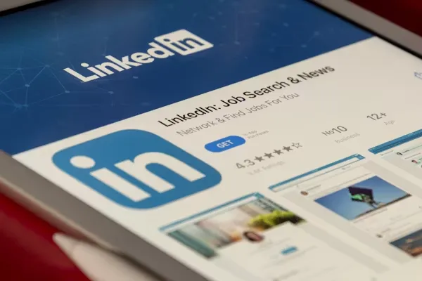 how-to-find-linkedin-email1.webp